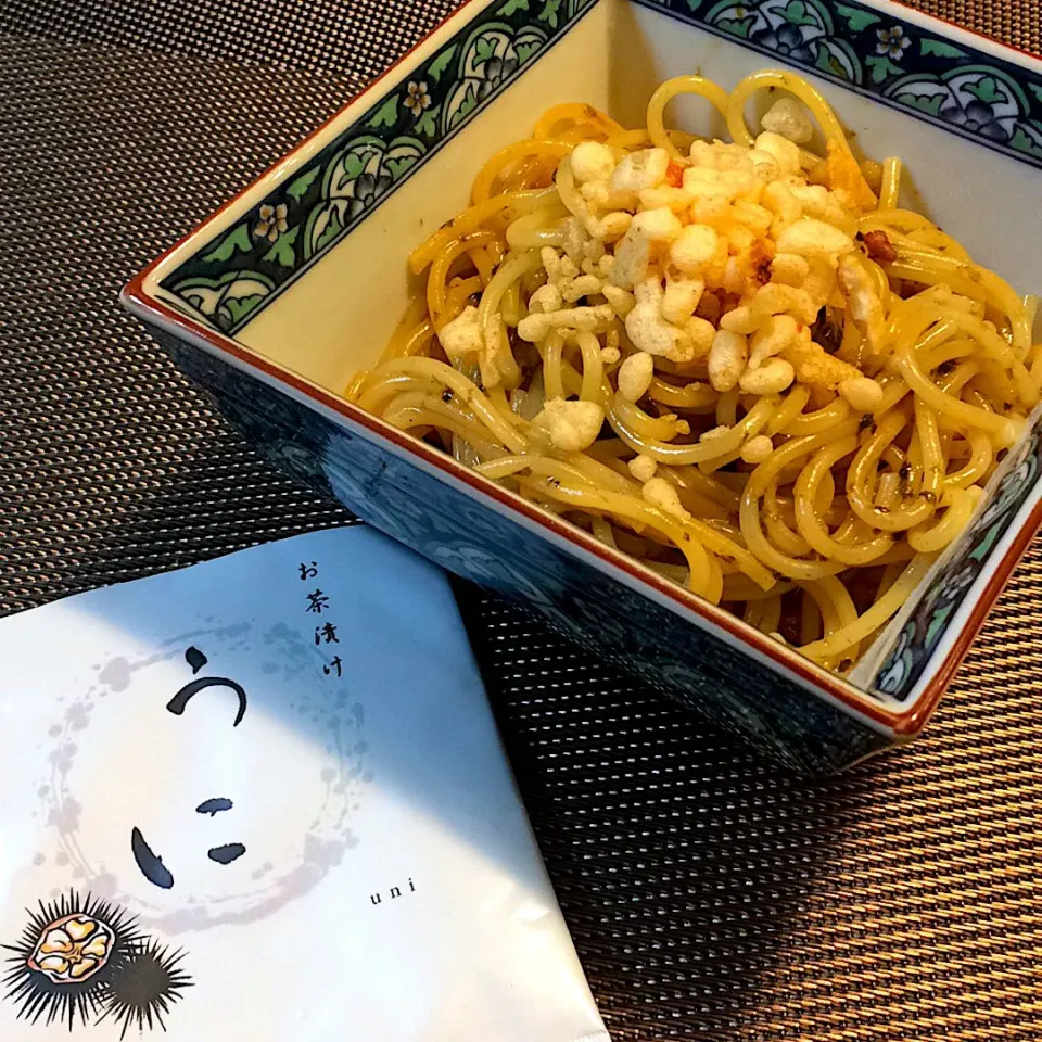 Snapdishの料理写真:お茶漬けの素でパスタ|モスグリーンさん