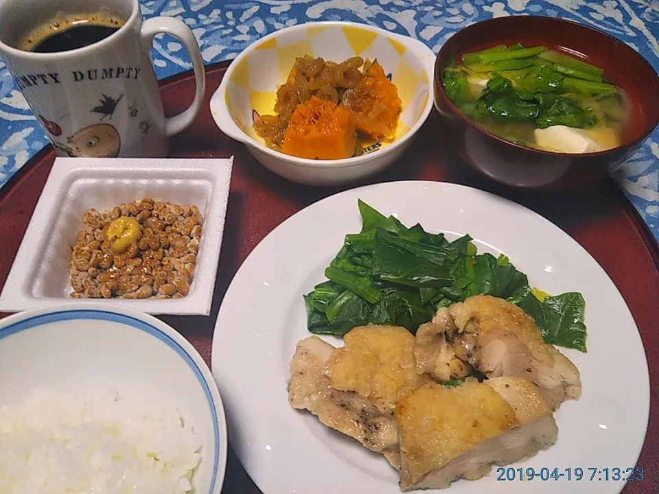 よねばーばの朝ごはん
ほうれん草をたっぷり使って

鶏肉のソテーほうれん草添え
ほうれん草と豆腐の味噌汁
かぼちゃと蒟蒻の煮物
納豆、ご飯、コーヒー|yoneばーばさん