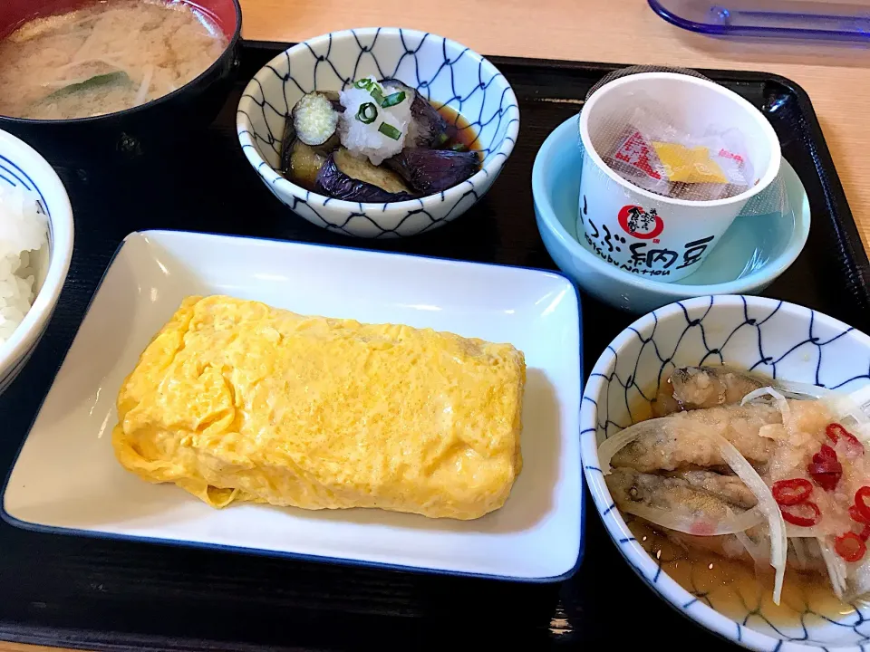 玉子焼き わかさぎ南蛮漬け 茄子煮浸し 納豆 味噌汁 ごはん|マハロ菊池さん