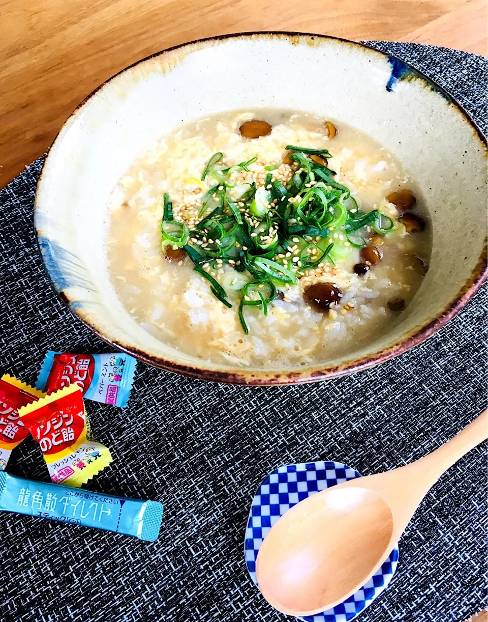 風邪でも食べれる‼️
朝食のなめこのお味噌汁を雑炊にリメイク✨|ミッチ☆ママさん