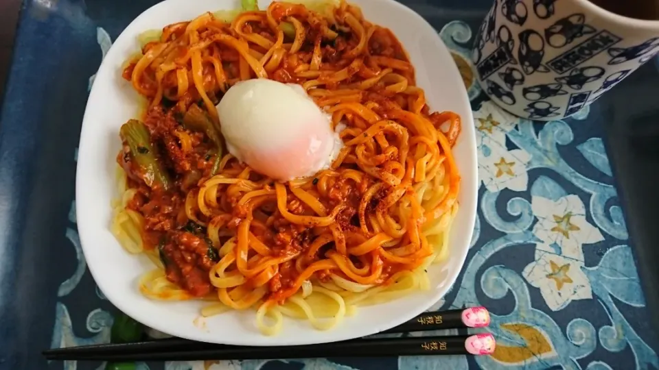 Snapdishの料理写真:汁なし担々麺(冷凍)&温玉|しまだ ちえこさん