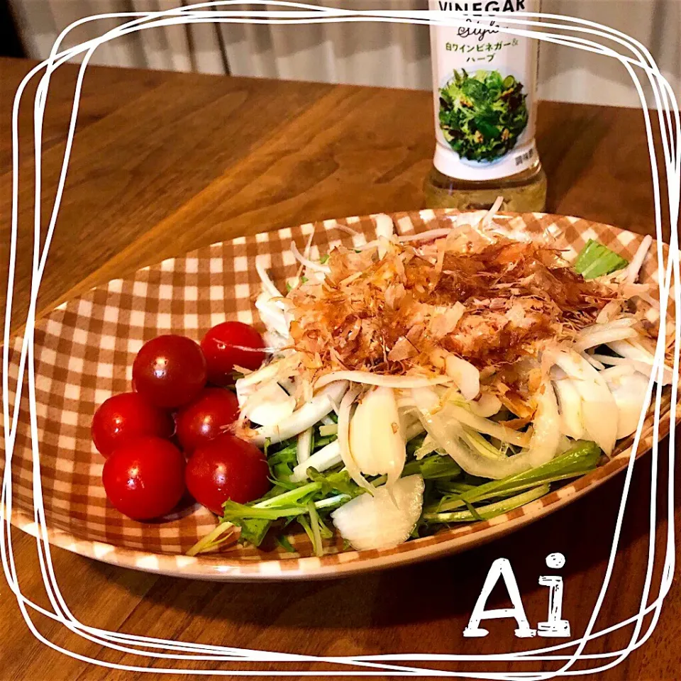 Snapdishの料理写真:白ワインビネガー＆ハーブで新玉サラダ🎶|Ai☆さん