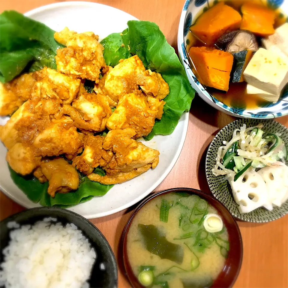 Snapdishの料理写真:タンドリーチキン
高野豆腐とかぼちゃの煮物
もやしとハムの麺つゆ和え
レンコンの酢の物|まいまいさん