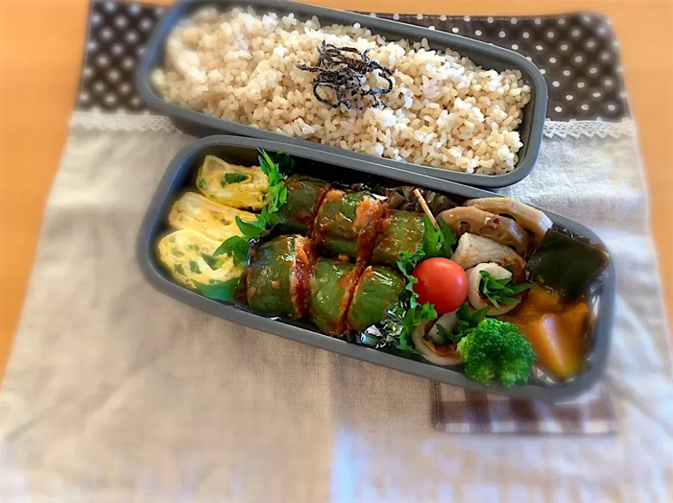 ピーマンの肉詰め😋
卵焼き＋万ネギ✨
かぼちゃの煮物🎃
レンコンの煮物
ちくわ＋大葉＋梅🌀
🍚🍅🥦|あやこさん