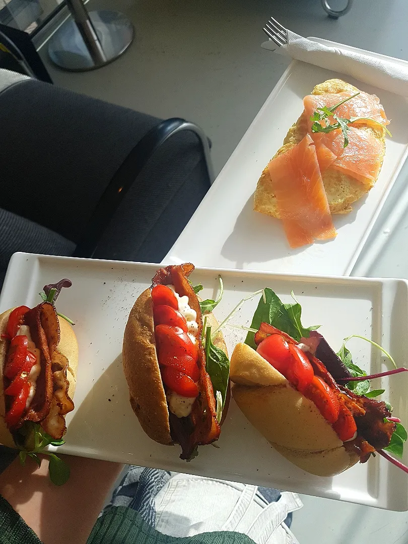 Snapdishの料理写真:Tripple BLT. & ommelet salmon.|pippersさん