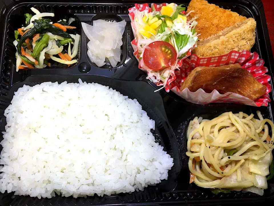 Snapdishの料理写真:お任せメニュー 日替わり弁当 宅配ランチ 豊川市配達|Naokazu Kuritaさん