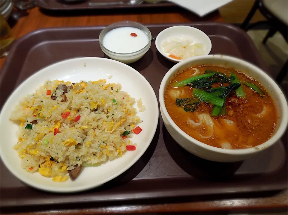 刀削麺とチャーハンのセット
唐朝刀削麺成田空港|Takeshi  Nagakiさん