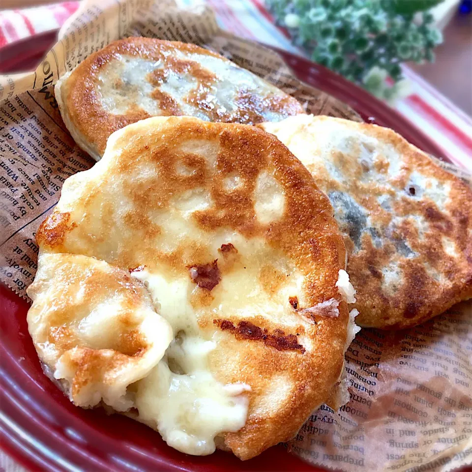 Snapdishの料理写真:チーズと蜂蜜のホットク🍯🧀|ららさん