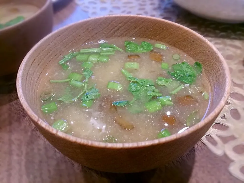 なめことせりのお味噌汁|古尾谷りかこさん