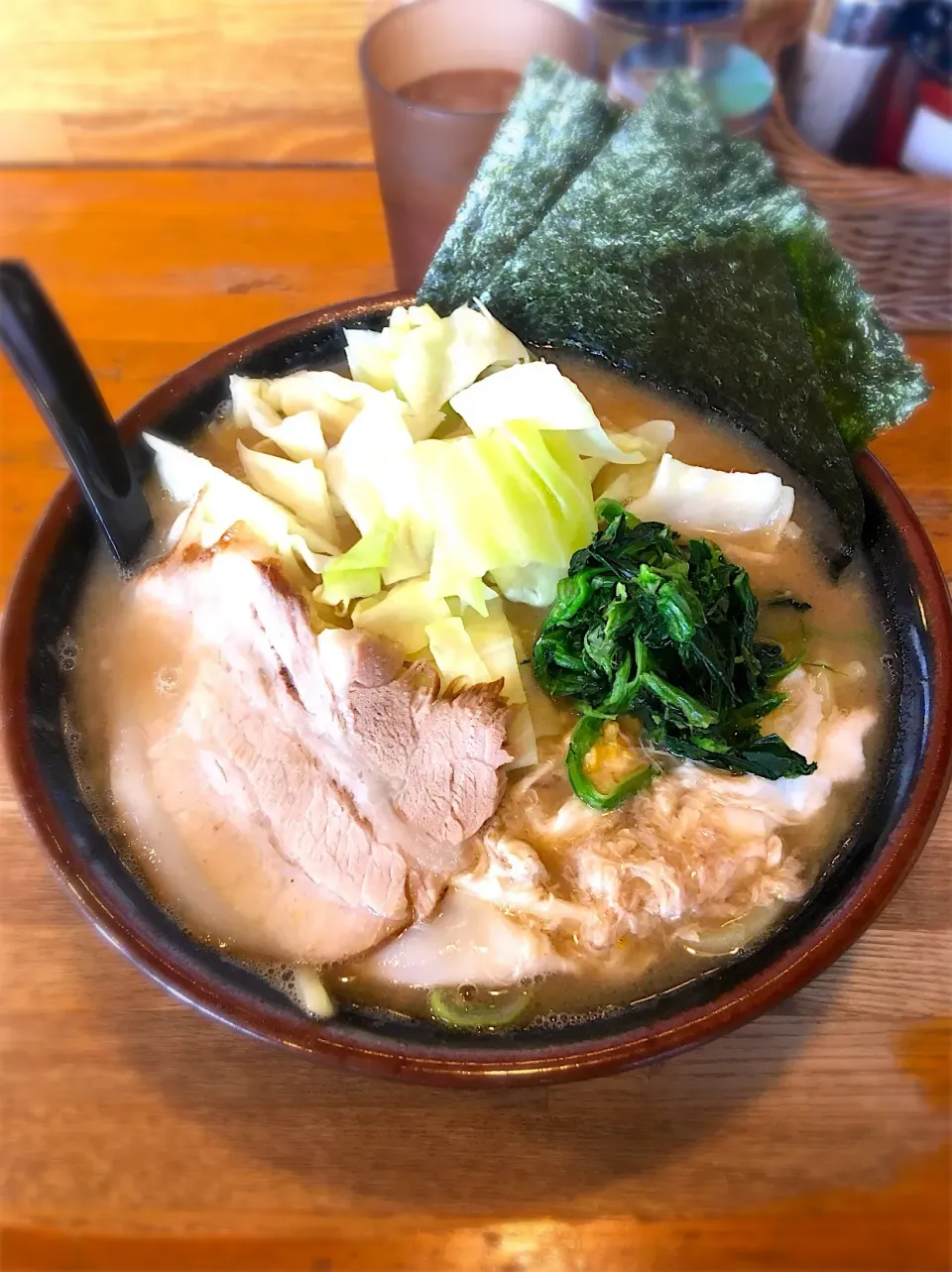 Snapdishの料理写真:とき卵キャベツ塩ラーメン
(麺やわめ、味薄め、アブラ少なめ)
@家系ラーメン大山家 本店|morimi32さん