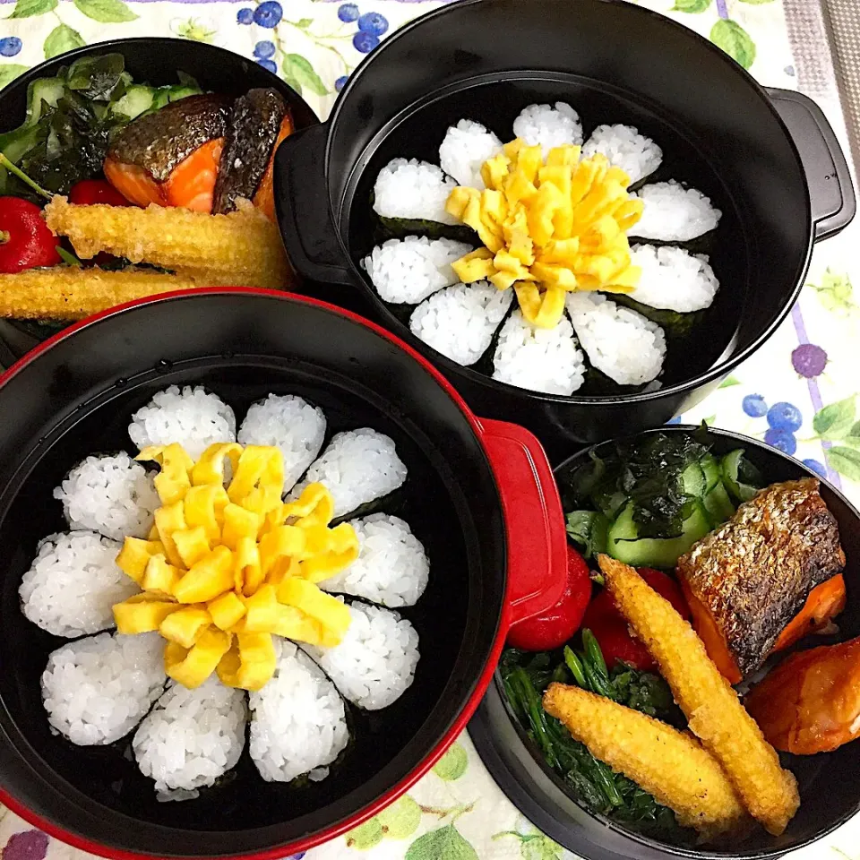 Snapdishの料理写真:お花おにぎり弁当🌼|みっこちゃんさん