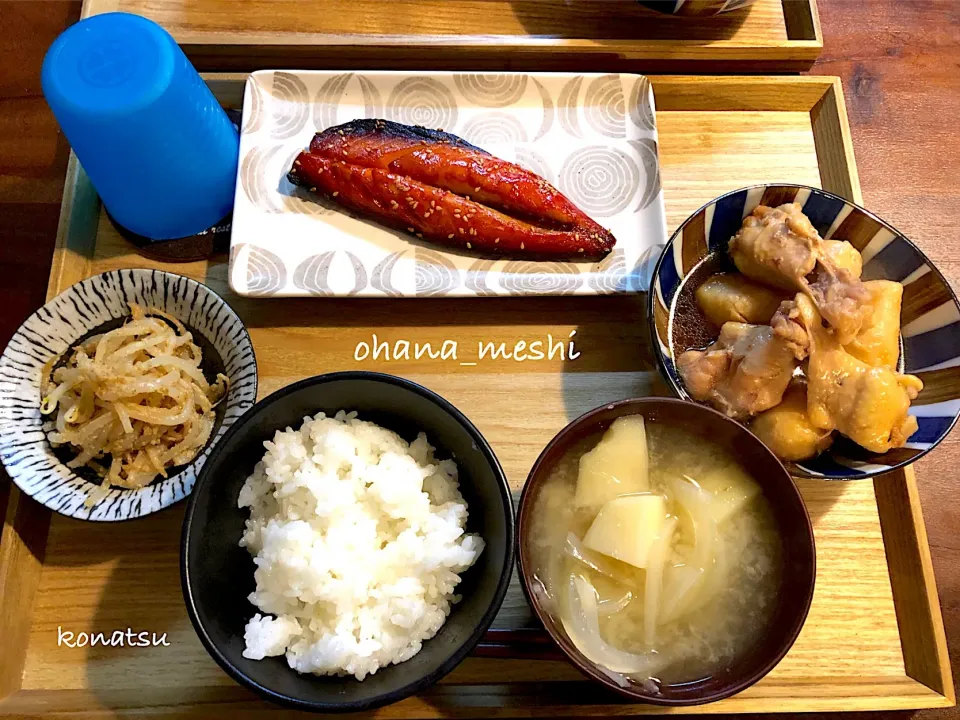 夜ご飯
✤鯖の味醂干し
✤里芋と鶏肉の煮物
✤もやしの胡麻和え
✤じゃが芋と玉ねぎのお味噌汁
✤ご飯|nachiさん