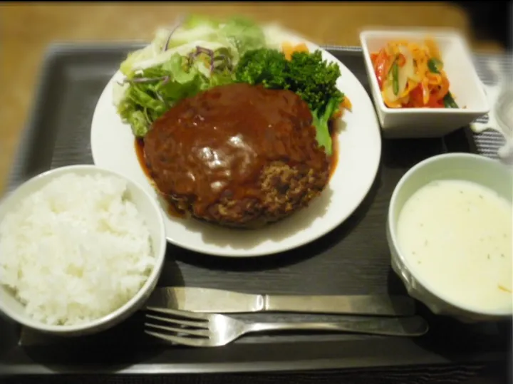 Snapdishの料理写真:松川一静Food♥
チーズインハンバーグ🍖|舞羅さん