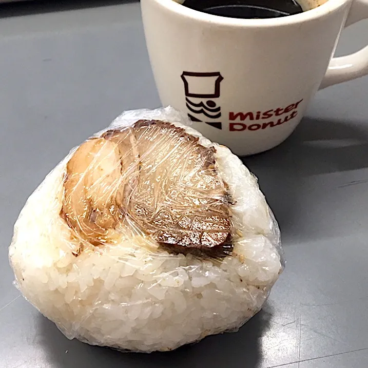 朝ごはん☀️☀️☀️断酒10日目
チャーシュー野沢菜おにぎり🍙とコーヒー☕️|ぽんたさん