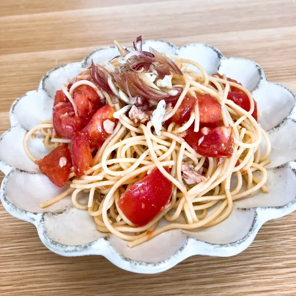 きょうのお昼ごはん#トマトとツナの冷製パスタ #ひとりごはん|ゆかｕさん