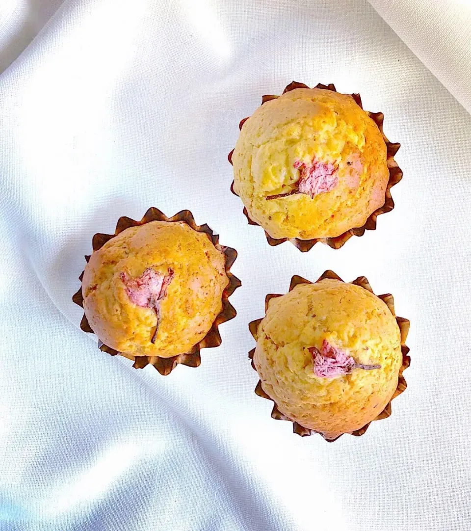 大豆粉を使った桜マフィンで朝ごはん🌸生地にも桜パウダー入り👩🏻‍🍳|あしゃぱんさん