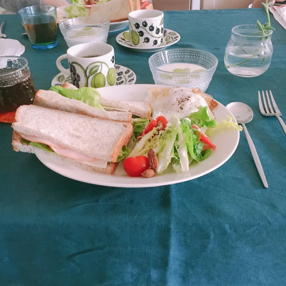 野菜たっぷり#サンドイッチ で日曜日の #朝ごパン|gintanさん