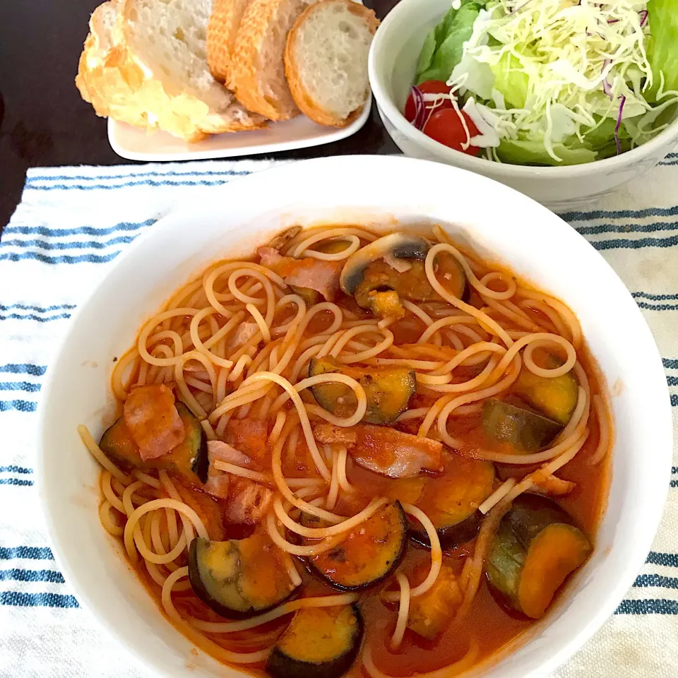 ナスとベーコンのトマトパスタ🍅🍝🥓|純さん