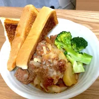 Snapdishの料理写真:ミートソースとトースト＠今日のお夕飯|みちるさん