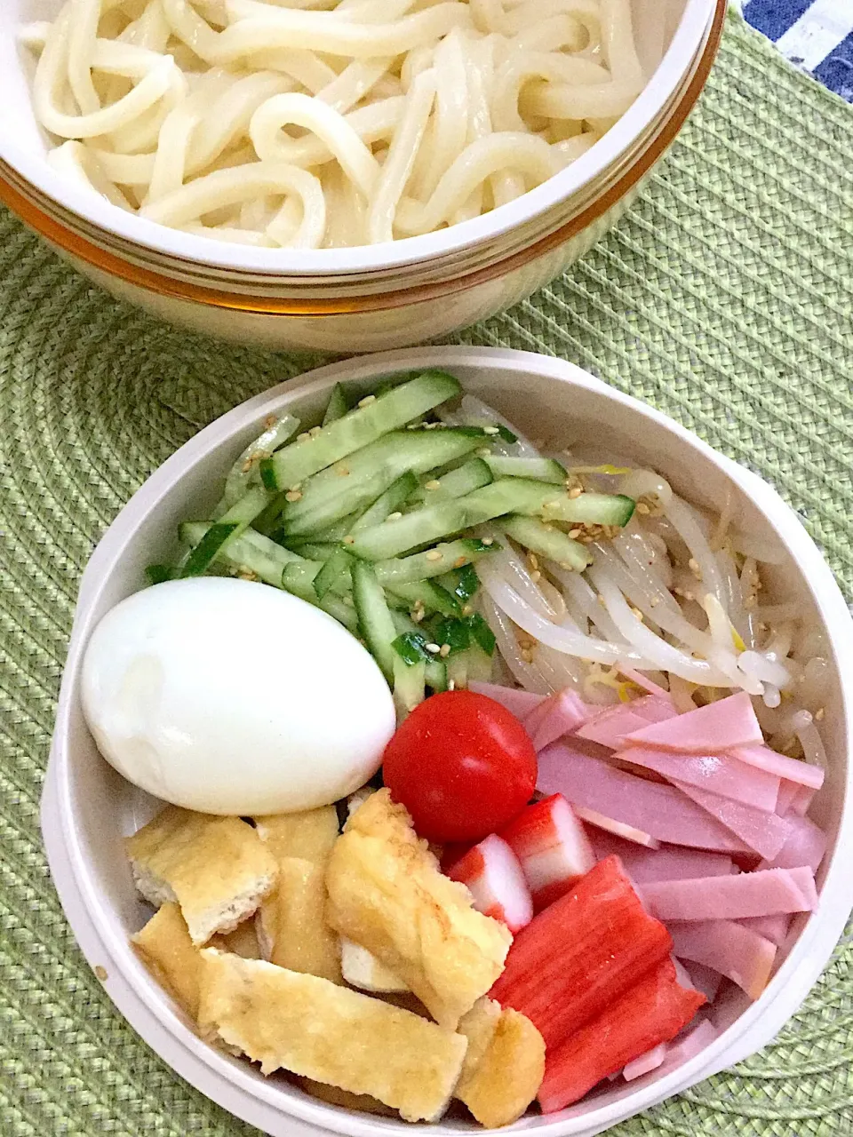 長女の中学弁当！
朝練なのに寝坊して冷やしうどん！
時短メニューのうどんさん、ありがとう😊|yukoさん