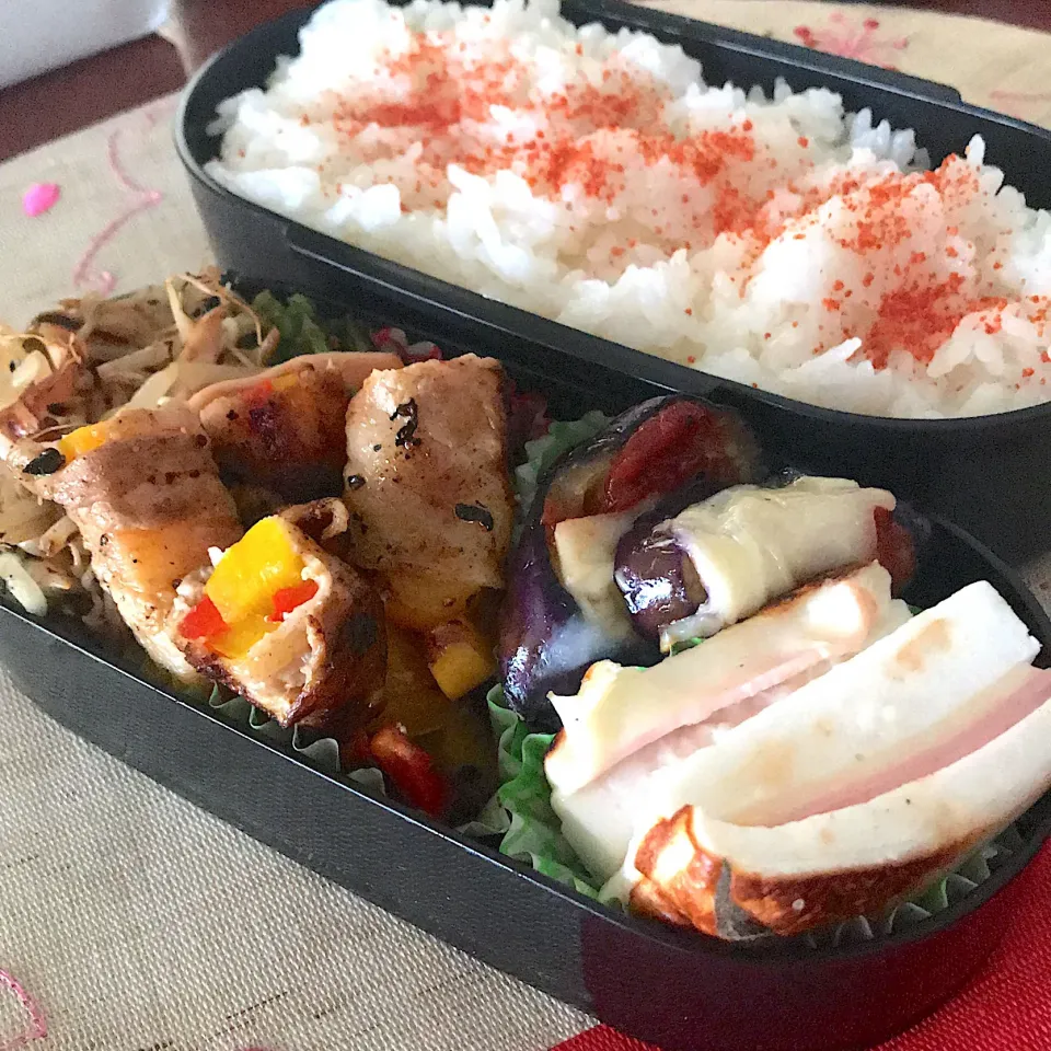 Snapdishの料理写真:今日のお弁当🍱
豚バラパプリカ巻き

ゴールデンウィーク前
今日も暑くなりそうです

さぁ、一週間
頑張ってまいりましょう٩( 'ω' )و

今日も気をつけて
いってらっしゃい👋😊|mokoさん