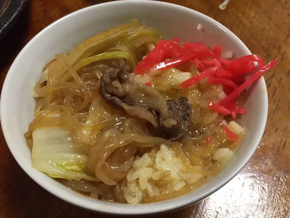 肉が食い尽くされてほぼ野菜になったすき焼きで、牛丼？野菜丼？？|さんだーさん