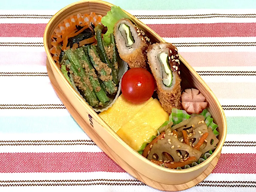 Snapdishの料理写真:#旦那弁当  #パパ弁当  #曲げわっぱ弁当  #曲げわっぱ  #小松菜とひじきの炒め煮  #豚肉のしそチーズ巻きフライ|ゆぴさん