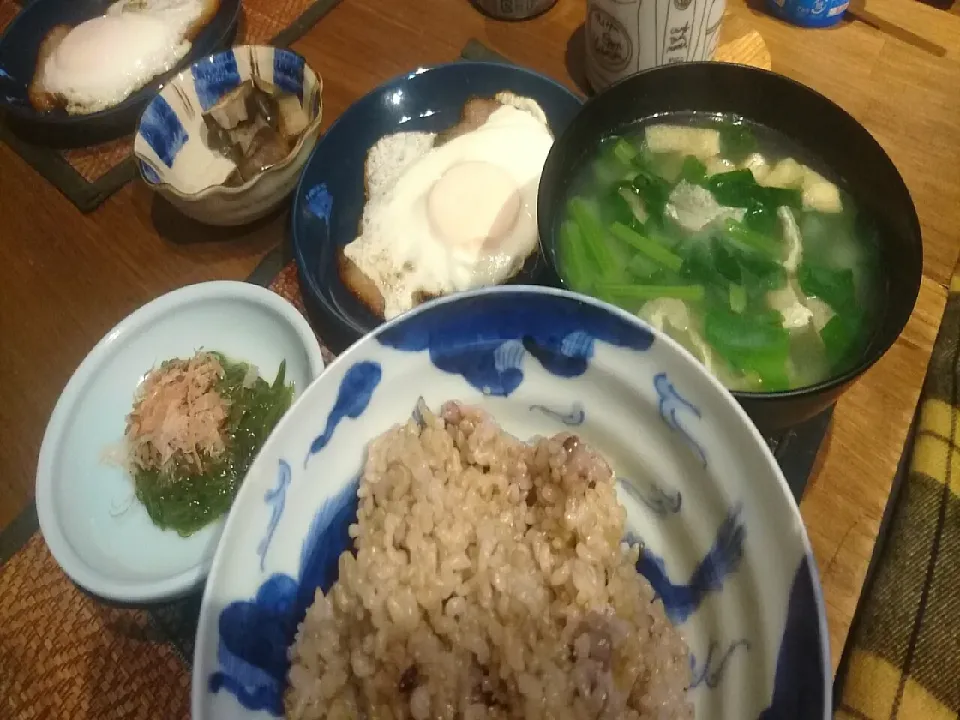 チャーシューエッグ&めかぶ&ほうれん草の味噌汁|まぐろさん