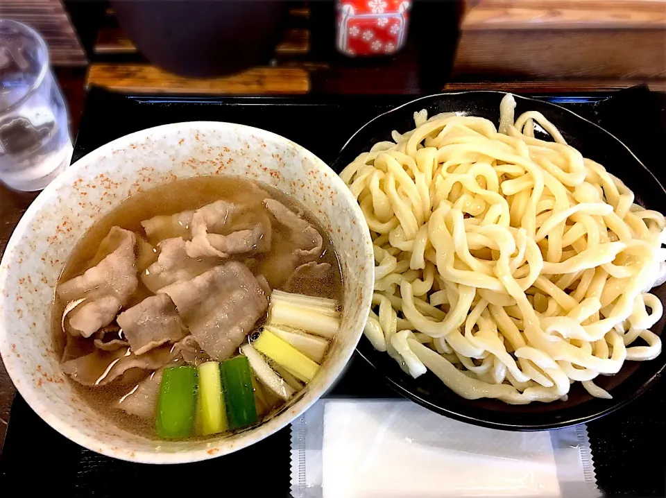 Snapdishの料理写真:豚肉汁つけうどん白
@東京うどん 豚や|morimi32さん