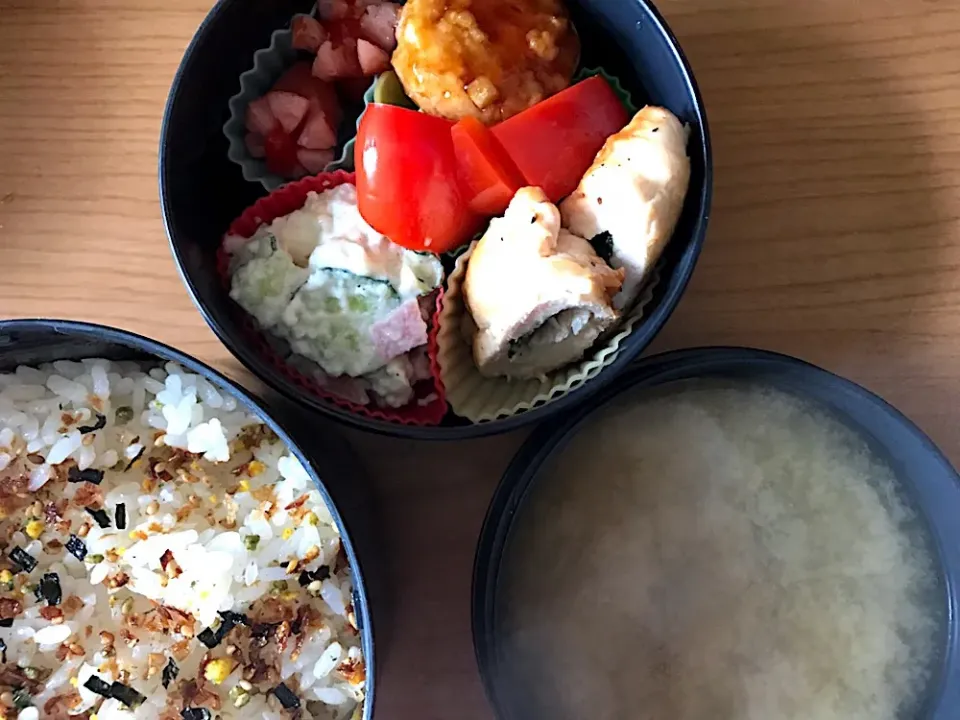 Snapdishの料理写真:4/22 お弁当 娘の分取り損ねる #ささみ大葉チーズ巻き|侑子さん