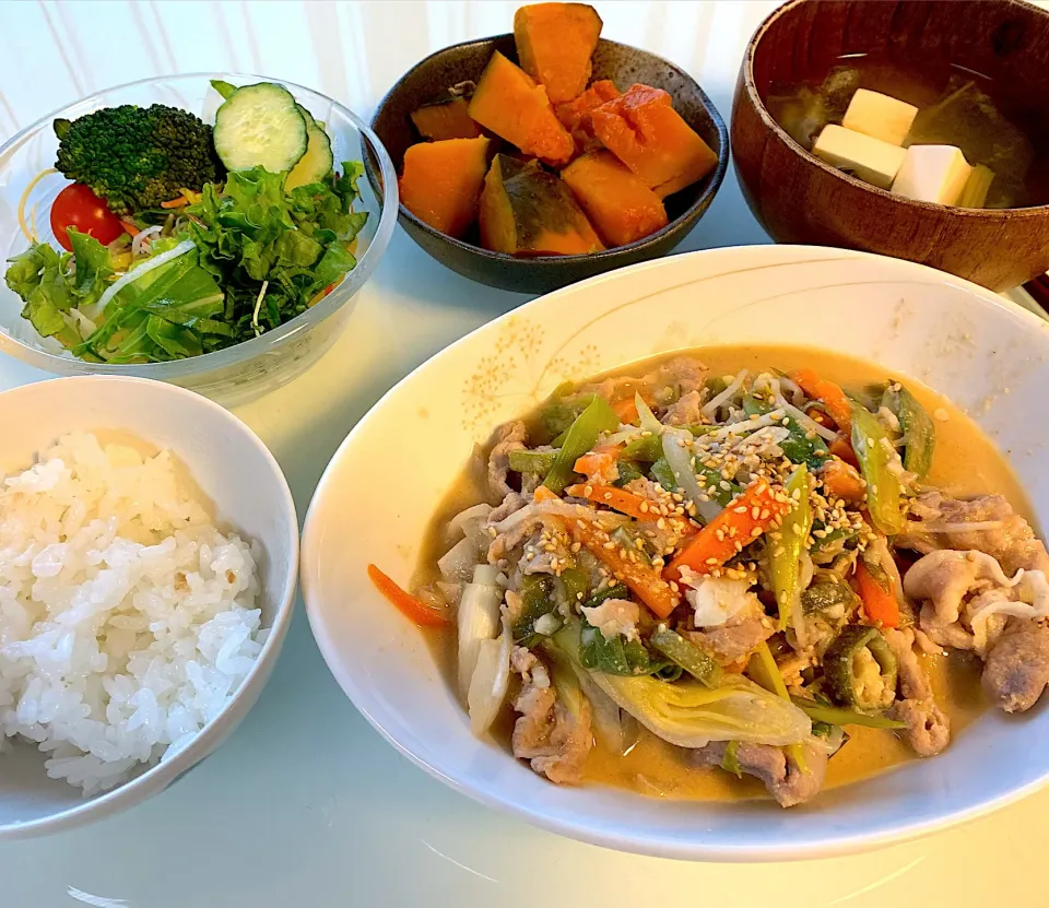 Snapdishの料理写真:豚ロースと野菜の和風坦々麺風炒め
決め手はお味噌！
とろけるお味噌で和風に
 #坦々麺風  #坦々麺 #和風坦々麺
 #かぼちゃの煮物  #かぼちゃ|Snow10さん