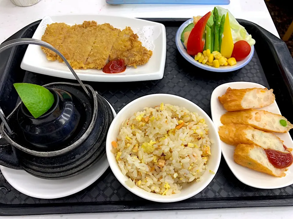 Snapdishの料理写真:日式豬排定食|Orangeさん