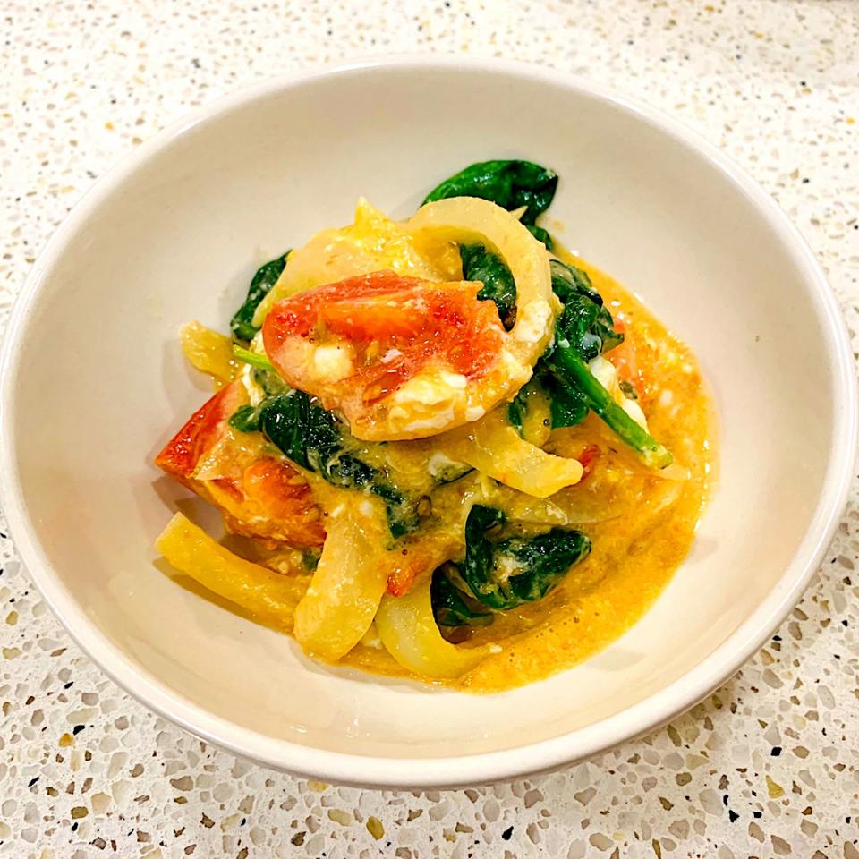 トマトと玉ねぎ、ほうれん草の卵とじ 柚子胡椒風味