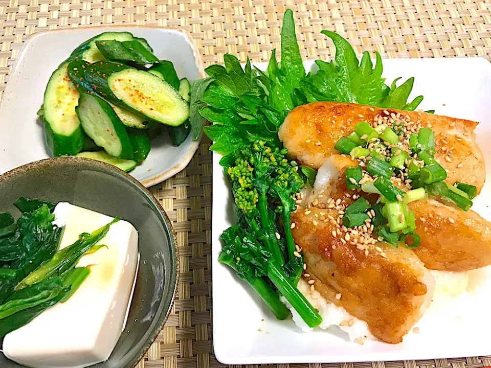 パンガシウスの蒲焼きとろろ丼。|ゆっちこさん