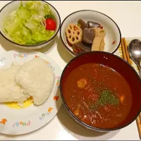 Snapdishの料理写真:スープカレー 蓮根 蒟蒻 ピリ辛煮 サラダ ごはん|yumiyoshiさん