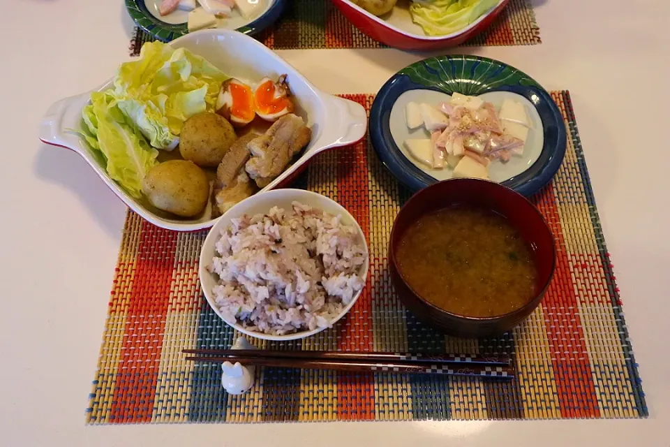 今日の夕食 新じゃがと豚肩ロースの甘酒煮、かぶサラダ、雑穀米、わかめの味噌汁|pinknari🐰🌈さん