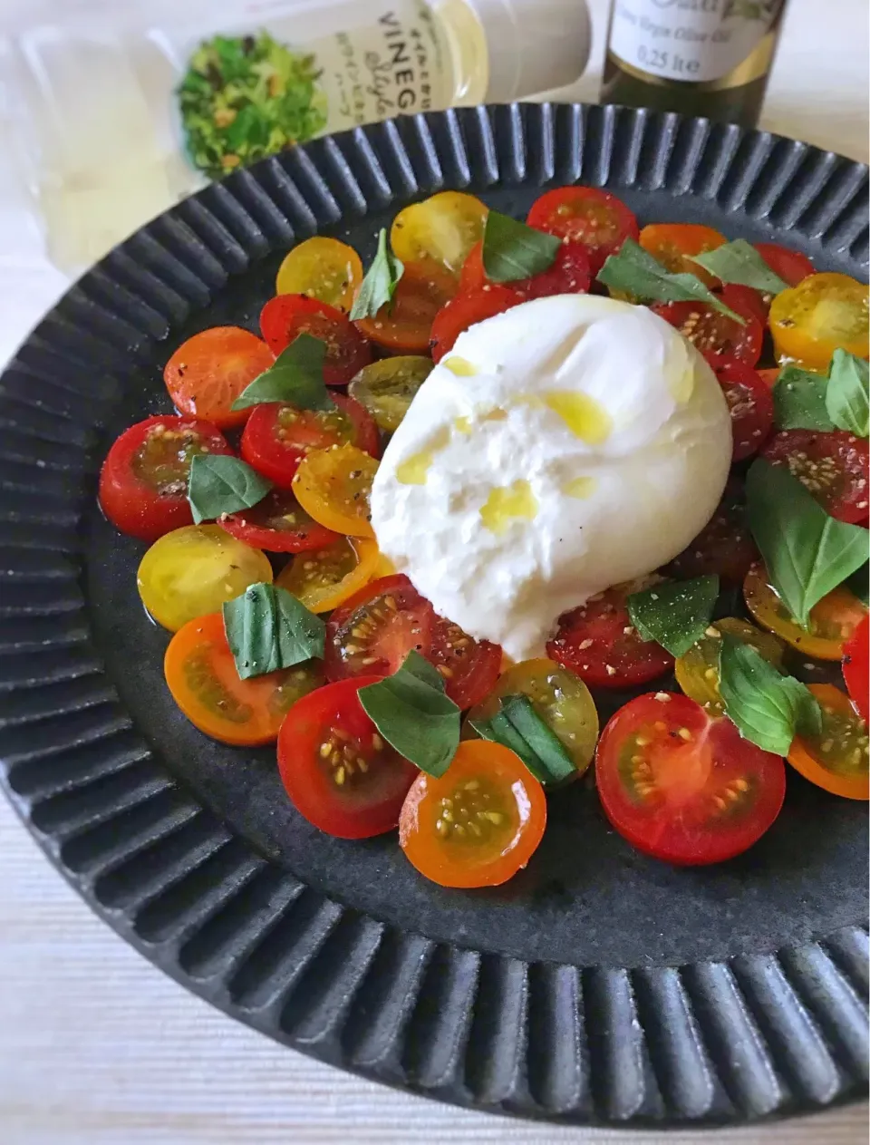 ブッラータでカプレーゼ風🧀🌿🍅|アッチさん