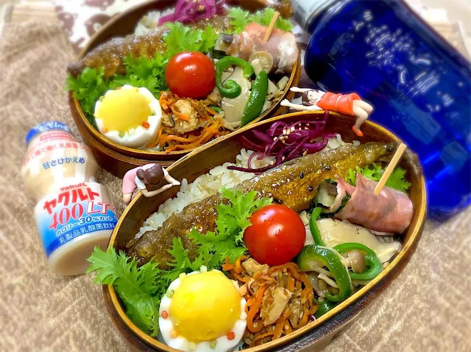 発芽玄米ブレンドご飯🍚&ししゃもの生七味甘ダレ焼き&大葉とナス🍆のベーコン🥓巻き&サバ入り人参🥕シリシリ&きのこ🍄とピーマンのバター醤油ソテー&しばわかめ&わさび菜&プチトマト🍅の夫婦お弁当♪

 #弁当  #フチ子 #ししゃも #生七味  #まだまだ大葉祭り|桃実さん