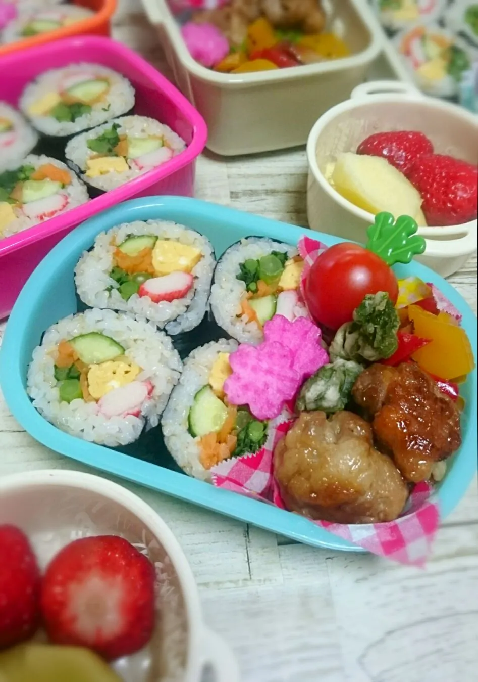 豚だんごと巻き寿司のお弁当
 #娘弁当
 #巻き寿司|okamichanさん