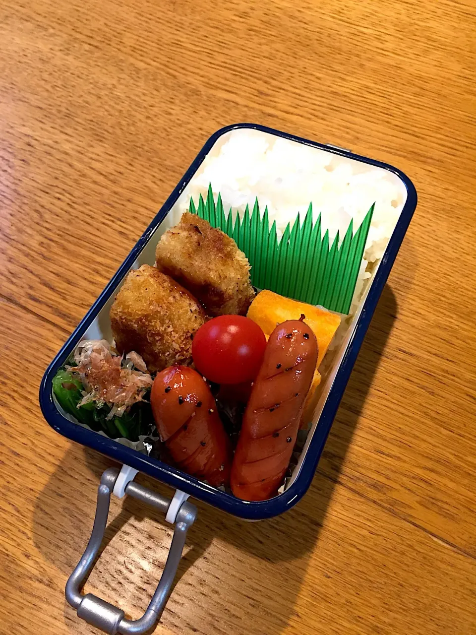 JK弁当  カレー風味キャベツ入メンチカツ|まつださんさん