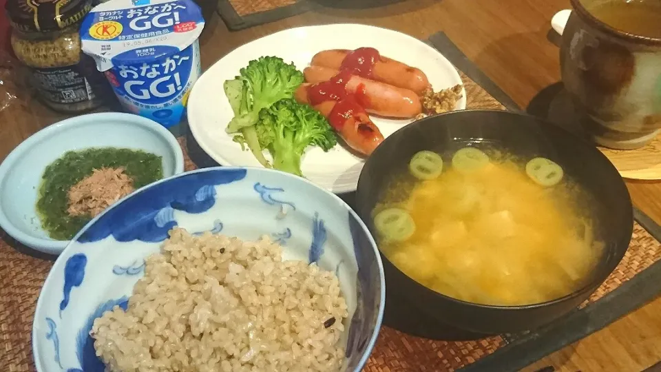 ウィンナーソーセージ&めかぶ&豆腐の味噌汁|まぐろさん