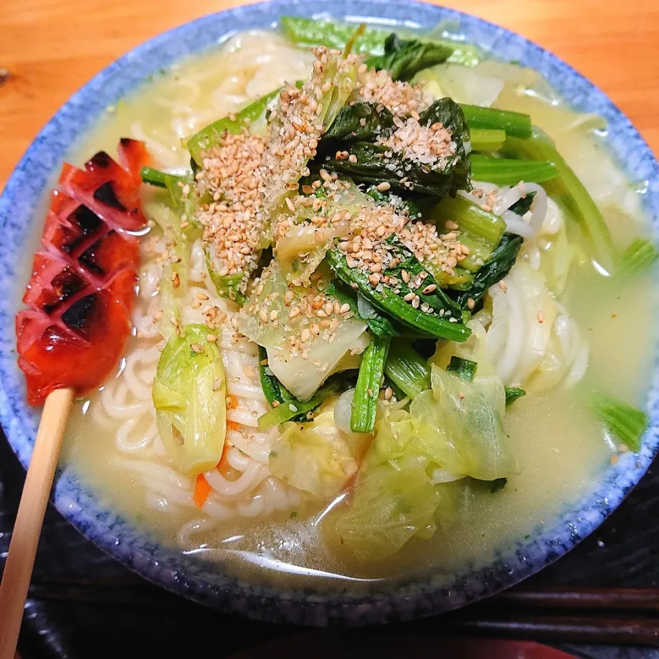 休みの日の
   昼ごはん
サッポロ一番塩ラーメン🍜|miimiさん