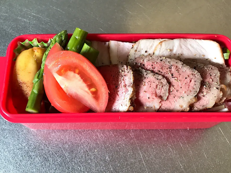 昨夜の残りでローストビーフポーク弁当😅|ちーさん