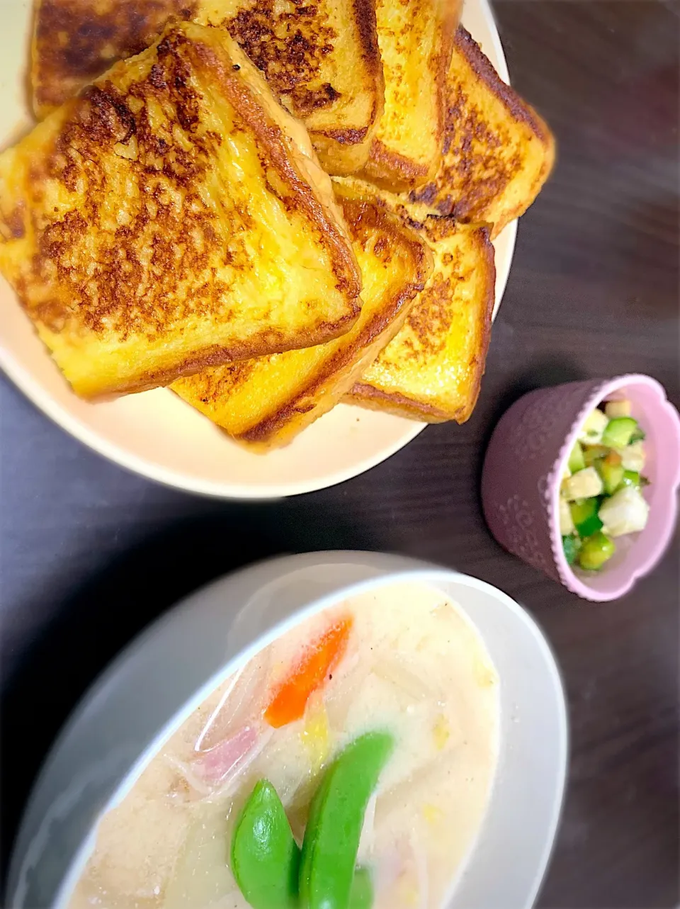 Snapdishの料理写真:フレンチトースト 野菜とベーコンの豆乳ミソスープ ネバネバ埋めしその実サイコロサラダ|ころろんさん