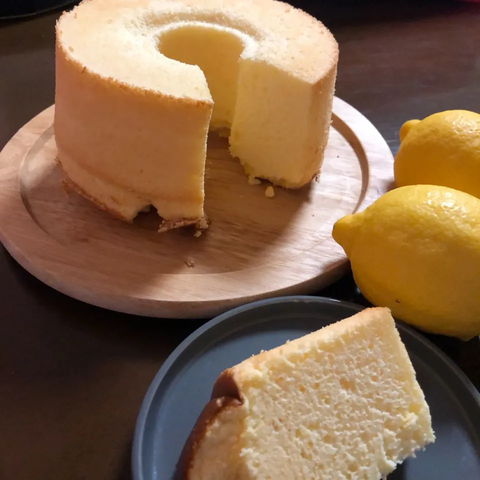 Snapdishの料理写真:レモンのシフォンケーキ🍋|すと☺︎*☻さん