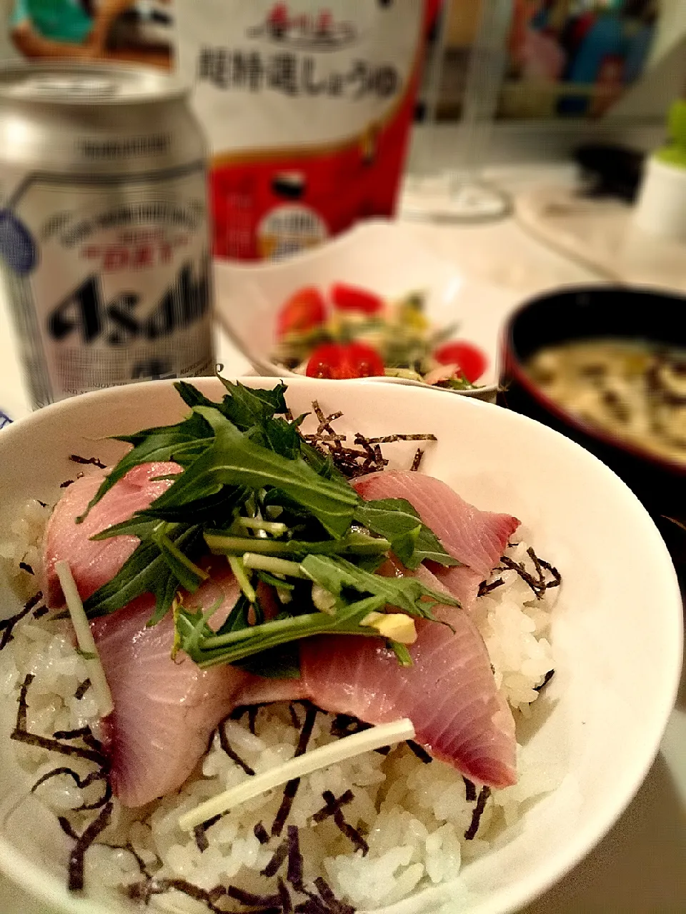 置き飯　脂乗ってるブリ丼🐟|まきごろうさん