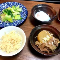 Snapdishの料理写真:牛すじ煮込みの夜ご飯|Ayaka Nakanoさん