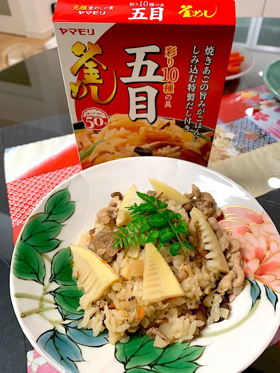 ヤマモリさんの五目釜飯の素でタケノコご飯パート2です。豚肉とタケノコ追加でより味わい深くなりました😌💕|プクママさん