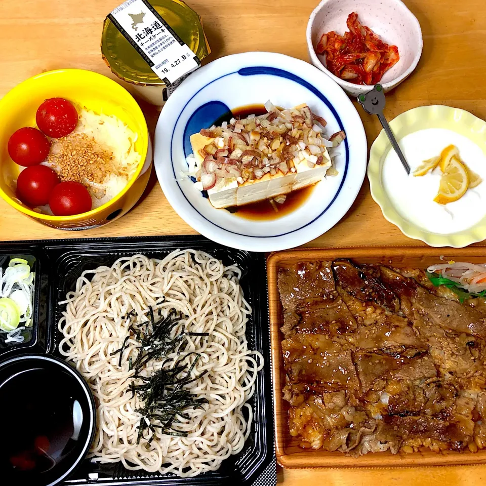 Snapdishの料理写真:頂き物のお弁当と蕎麦🙇🏻‍♂️感謝です|Makokoさん