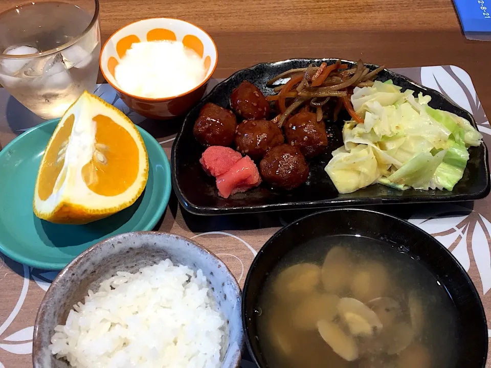 朝ごはん
肉団子照り焼き、茹でキャベツ、きんぴらごぼう、たらこ、白米、あさりの味噌汁、甘夏みかん、ヨーグルト|かよちゃんさん